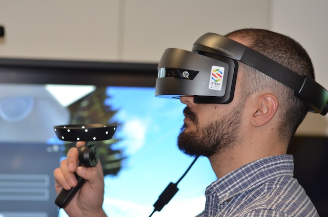 Challenge Cara Berbisnis Virtual Reality Sosial Media Viral