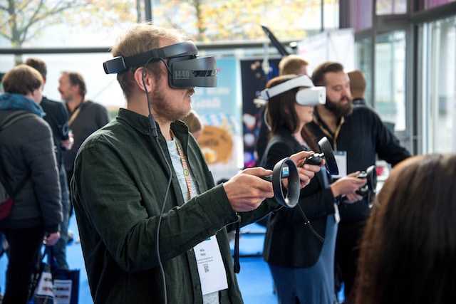 Challenge Keuntungan Berbisnis VR dan AR Viral